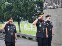 Penuh Makna di Hari Bhakti Pemasyarakatan Ke-60, Kemenkumham Jabar Laksanakan Upacara Ziarah dan Tabur Bunga di Taman Makam Pahlawan Cikutra Bandung