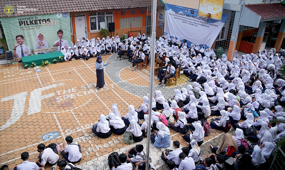Tanamkan Semangat Bela Negara, Kanwil Kemenkumham Jabar Laksanakan Penyuluhan Hukum di SMPN 8 Bandung