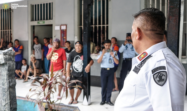 Berikan Arahan dan Penguatan, Kakanwil Kemenkumham Jabar (Andika) Kunjungi UPT Cirebon dan Lapas Kuningan