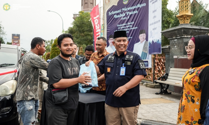 Jelang Buka Puasa, Masyarakat Kian Antusias dengan Layanan Kekayaan Intelektual yang Dibuka Kanwil Kemenkumham Jabar di Mesjid At-Taqwa Cirebon