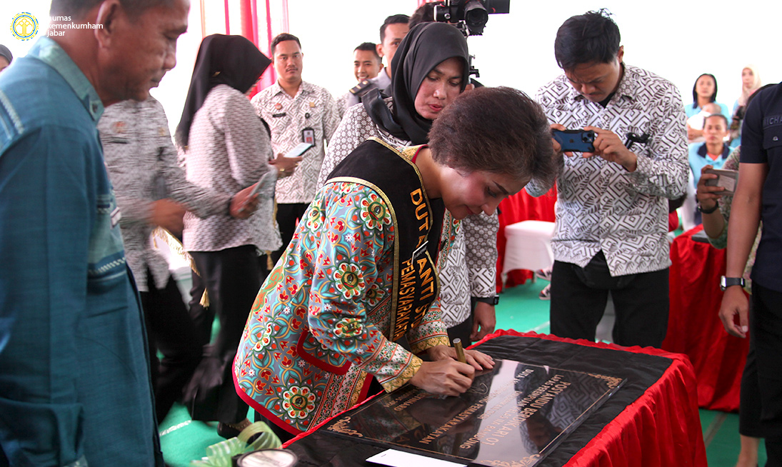 Bersama Ketua PIPAS Kemenkumham, Kemenkumham Jabar Resmikan Posyandu Ibu dan Balita di Lapas Perempuan Bandung