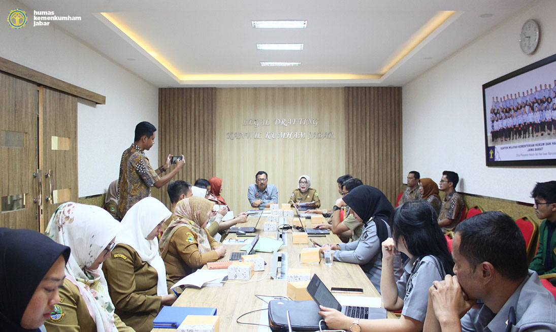 Kadivyankumham (Andrieansjah) Buka Secara Resmi Rapat Harmonisasi Raperda Penyelenggaraan Perikanan dan Raperbup Kebijakan Akuntansi BLUD Kab. Bandung