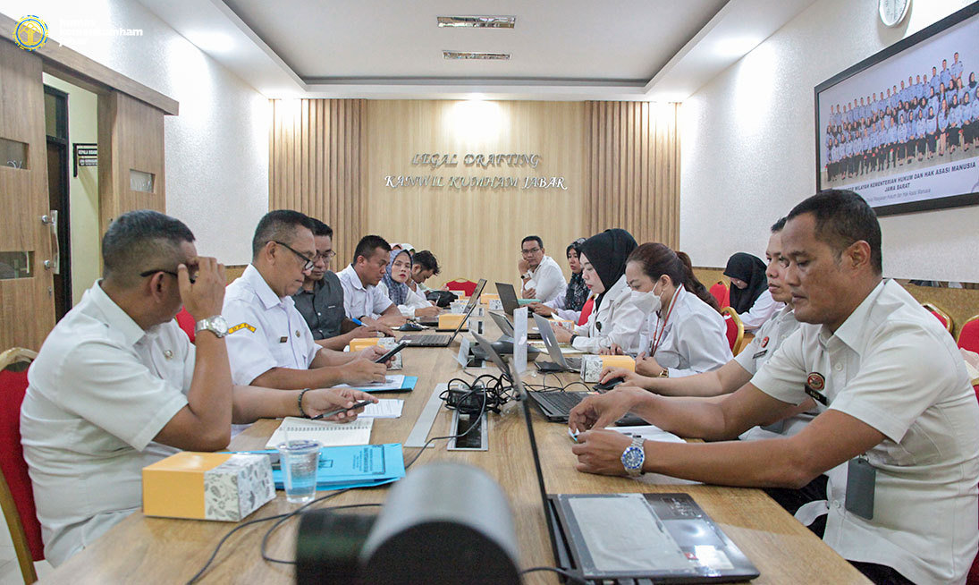 Kadivyankumham (Andrieansjah) Pimpin Rapat Harmonisasi 6 Raperbup Sukabumi