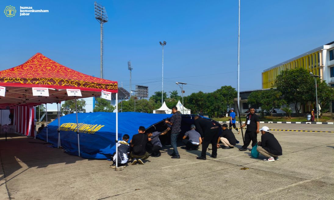 Komitmen Pelayanan Prima, Panitia SKD CPNS Kemenkumham Jabar Di Hari Ke 7 Tambah Tenda Tanggulangi Cuaca Hujan