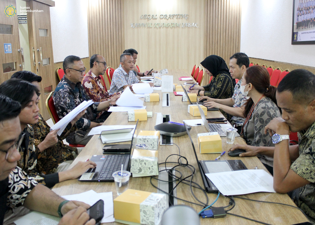 Kanwil Kemenkumham Jabar Harmonisasikan Raperbup Kabupaten Sukabumi Terkait Desa Peduli Lingkungan dan Pelaporan Notaris