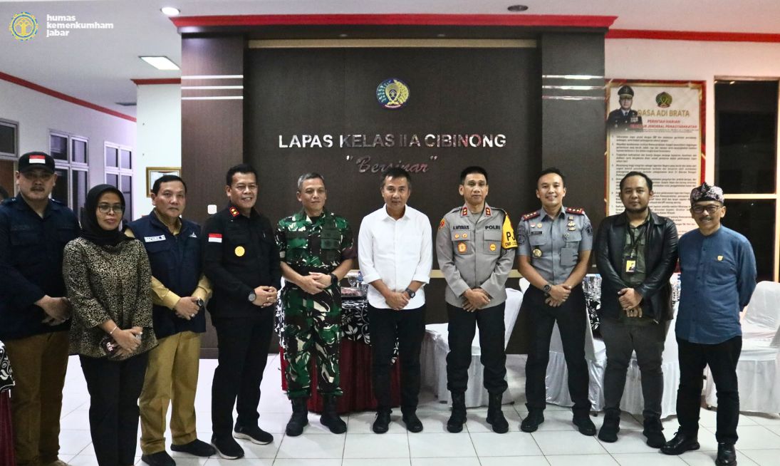 Sukseskan Pilkada Serentak 2024, Kakanwil Kemenkumham Jabar (Masjuno) Lakukan Monitoring TPS Lokasi Khusus pada Lapas Cibinong Bersama PJ Gubernur Jabar